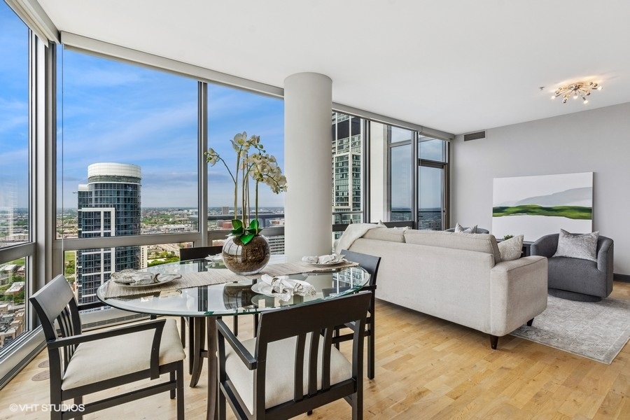 1235 S Prairie Avenue 3605