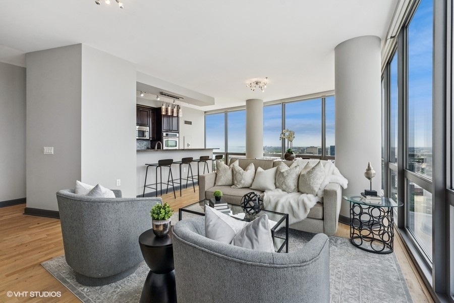 1235 S Prairie Avenue 3605