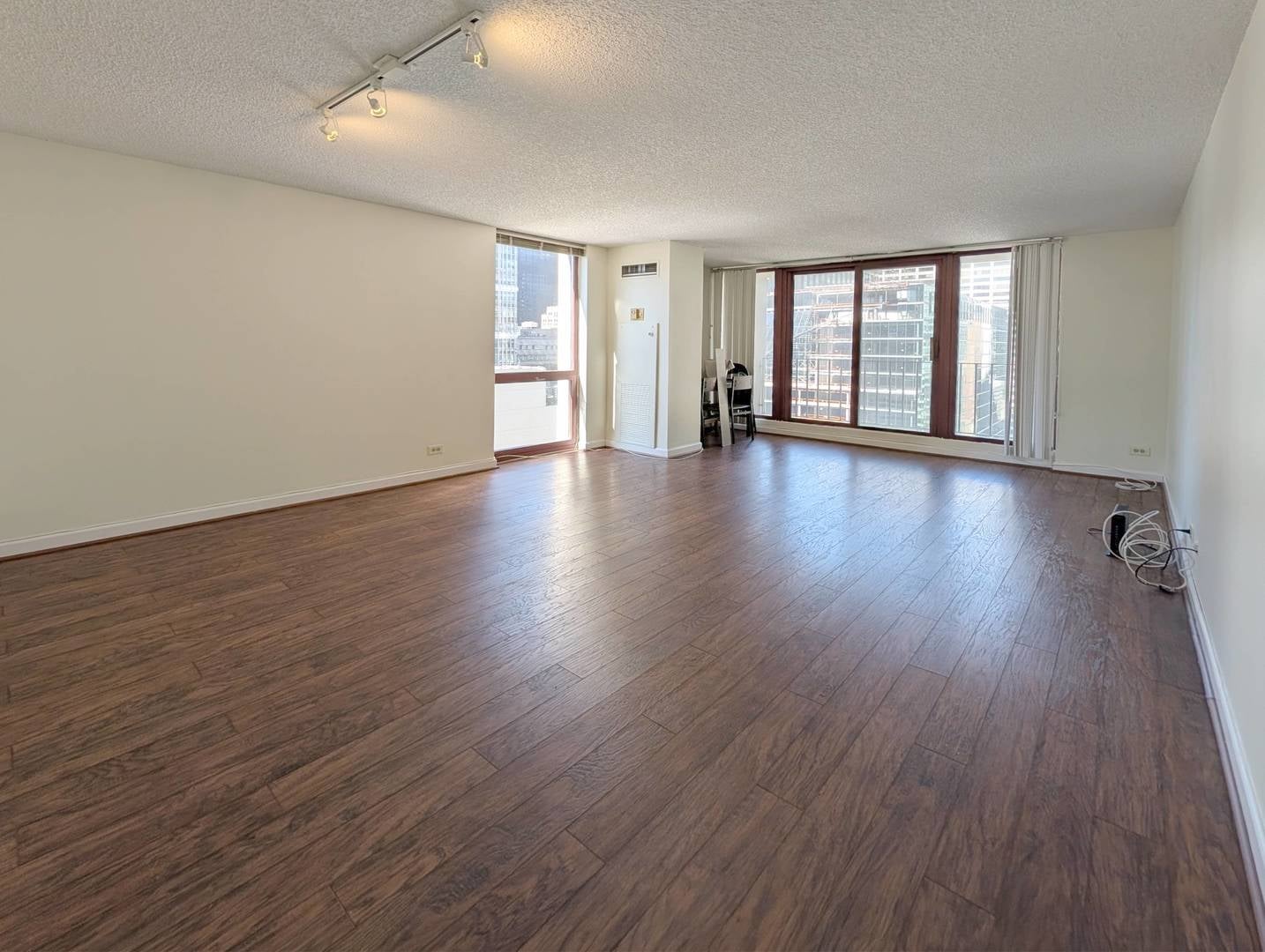 200 N Dearborn Street 2102