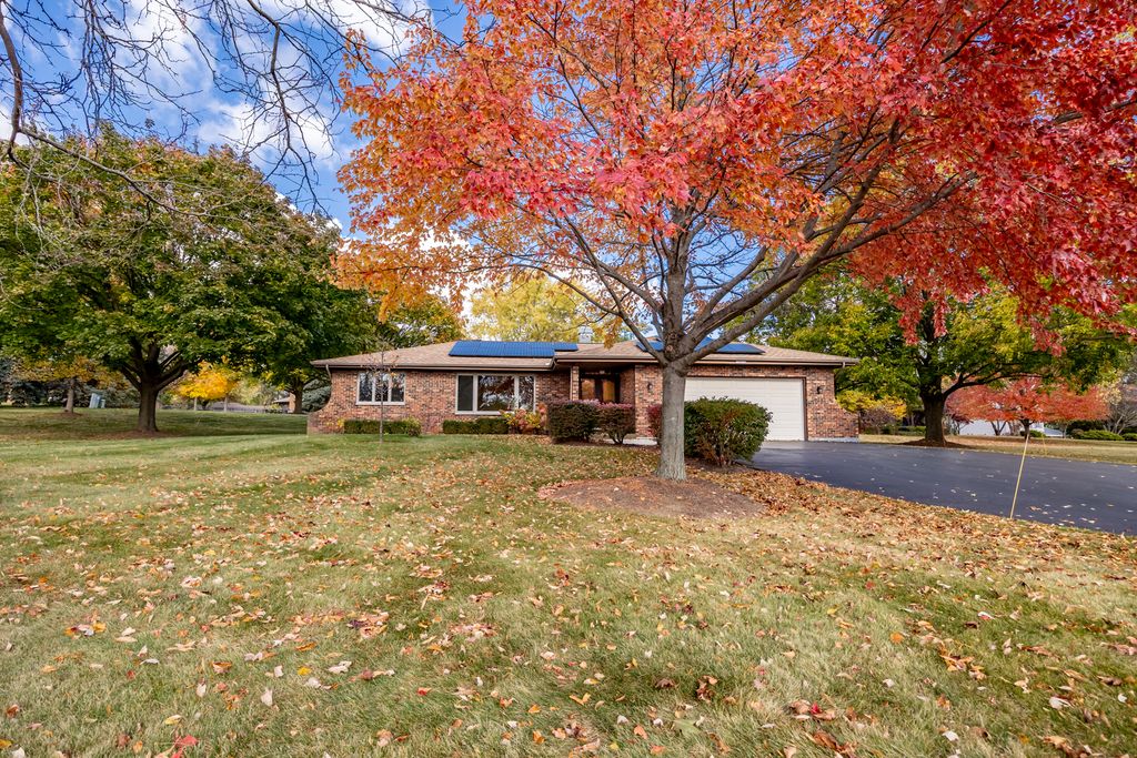 Photo for 39W304 Hogan Hill Hl, Elgin, IL 60124 (MLS # 12506122)