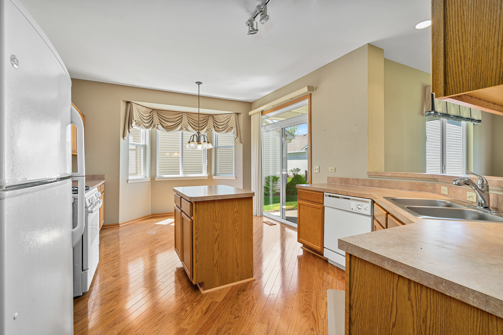 627 Saugatuk Circle