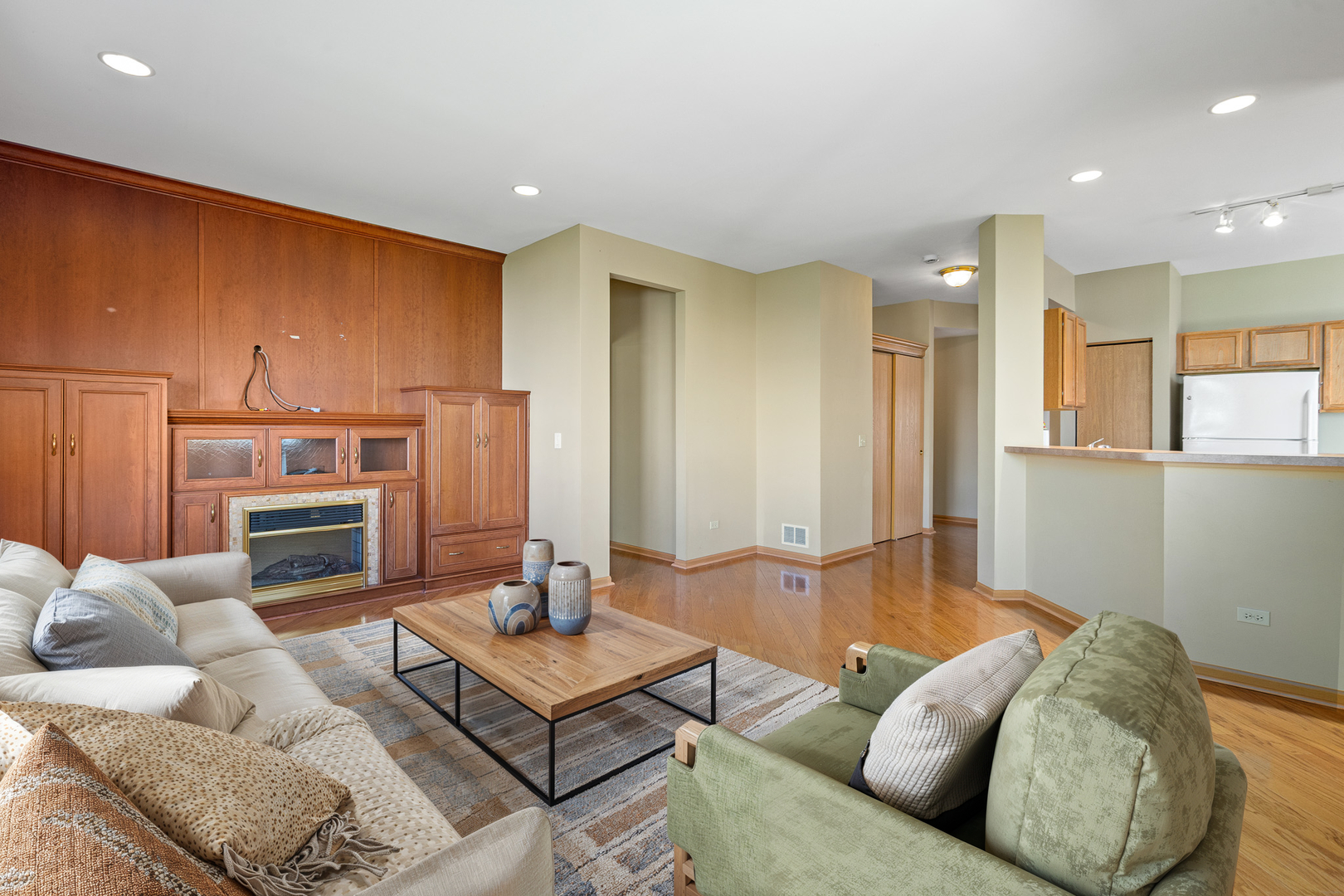 627 Saugatuk Circle
