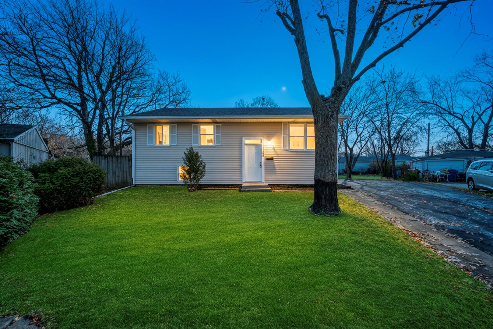 1764 ROSS CRES