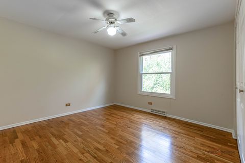 Tiny photo for 6 Robin Hood Court, Lincolnshire, IL 60069 (MLS # 12512348)