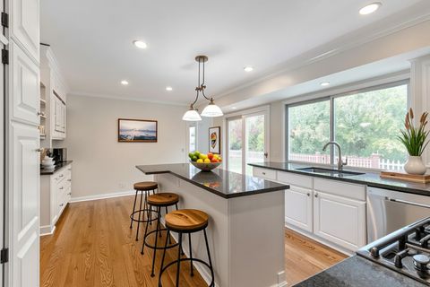 Tiny photo for 6 Robin Hood Court, Lincolnshire, IL 60069 (MLS # 12512348)