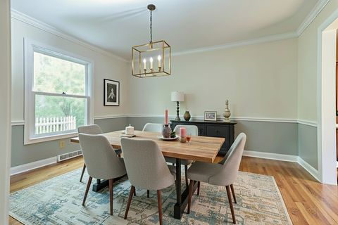 Tiny photo for 6 Robin Hood Court, Lincolnshire, IL 60069 (MLS # 12512348)