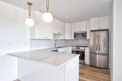 Tiny photo for 9396 Landings Lane #406, Des Plaines, IL 60016 (MLS # 12519352)