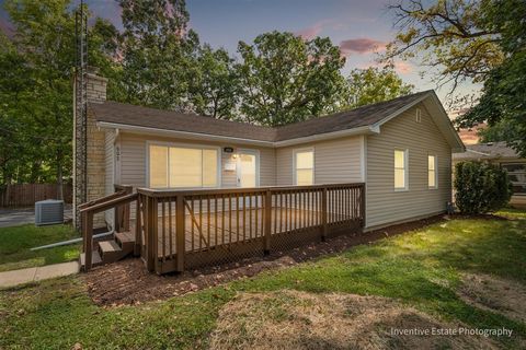 Photo of 602 WHEELER Avenue, Joliet, IL 60436 (MLS # 12566578)