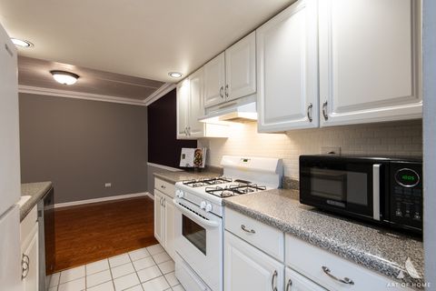 Tiny photo for 7930 Woodglen Lane #204, Downers Grove, IL 60516 (MLS # 12516161)