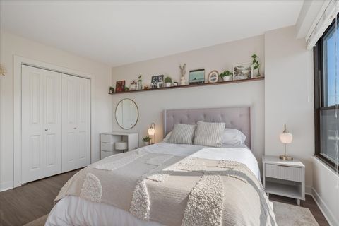 Tiny photo for 2930 N Sheridan Road #1704, Chicago, IL 60657 (MLS # 12628159)