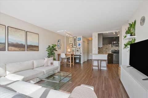 Tiny photo for 2930 N Sheridan Road #1704, Chicago, IL 60657 (MLS # 12628159)