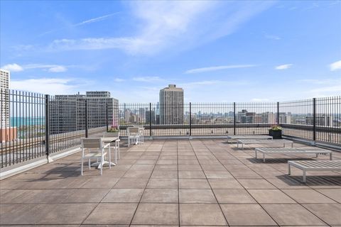 Tiny photo for 2930 N Sheridan Road #1704, Chicago, IL 60657 (MLS # 12628159)