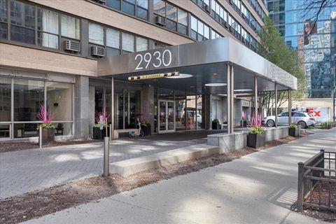 Tiny photo for 2930 N Sheridan Road #1704, Chicago, IL 60657 (MLS # 12628159)