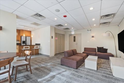Tiny photo for 2930 N Sheridan Road #1704, Chicago, IL 60657 (MLS # 12628159)