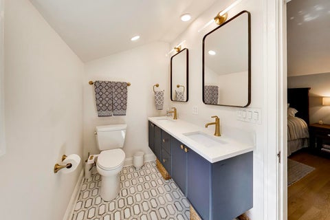 Tiny photo for 6308 N INDIAN Road, Chicago, IL 60646 (MLS # 12754059)