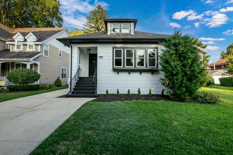 A home in La Grange Park