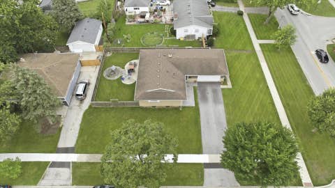 Tiny photo for 601 E Dogwood Lane, Mount Prospect, IL 60056 (MLS # 12733627)