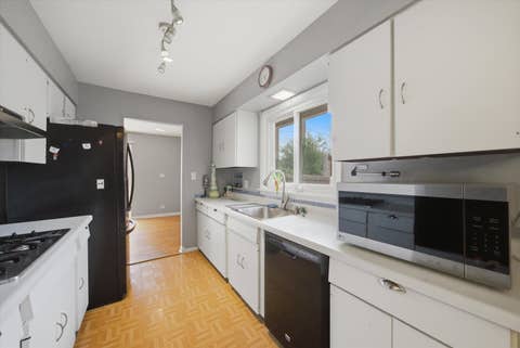Tiny photo for 601 E Dogwood Lane, Mount Prospect, IL 60056 (MLS # 12733627)