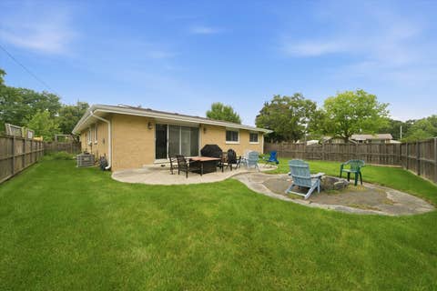Tiny photo for 601 E Dogwood Lane, Mount Prospect, IL 60056 (MLS # 12733627)