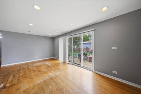 Tiny photo for 601 E Dogwood Lane, Mount Prospect, IL 60056 (MLS # 12733627)