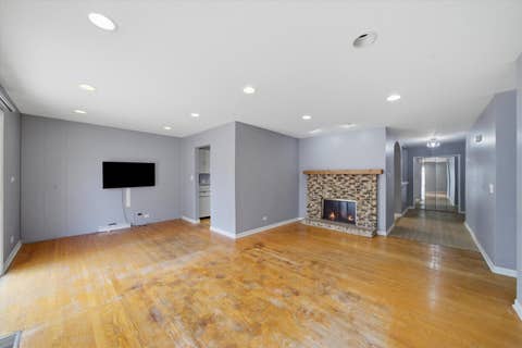 Tiny photo for 601 E Dogwood Lane, Mount Prospect, IL 60056 (MLS # 12733627)