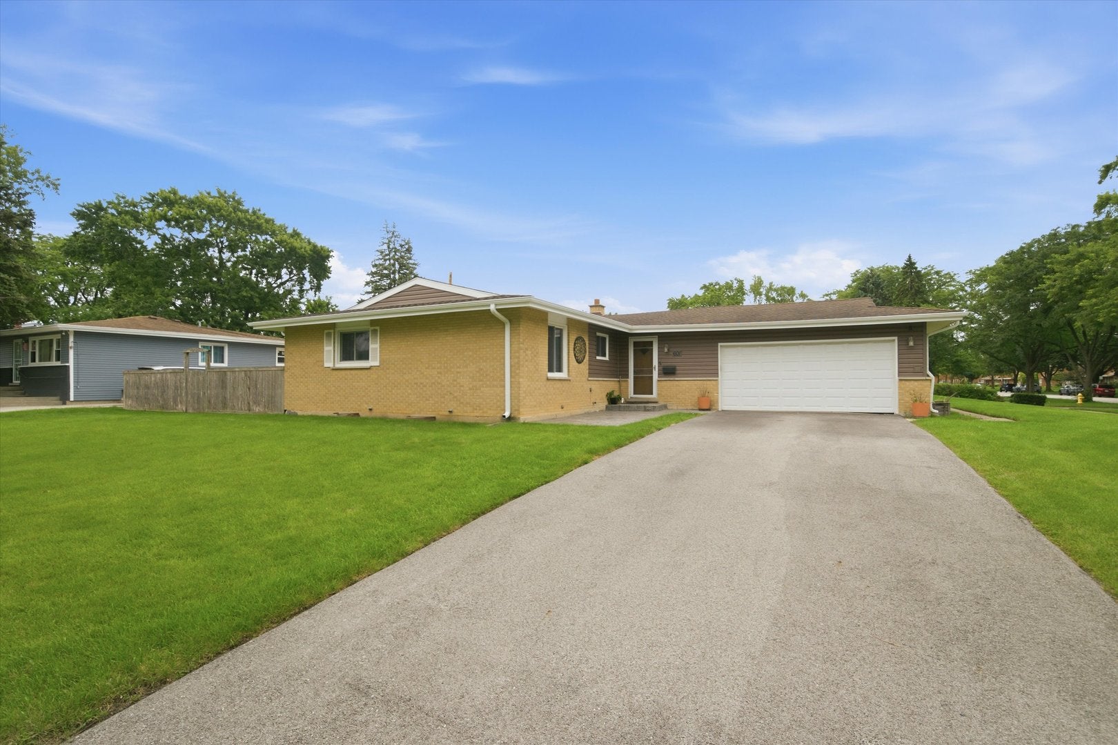 601 E Dogwood Lane