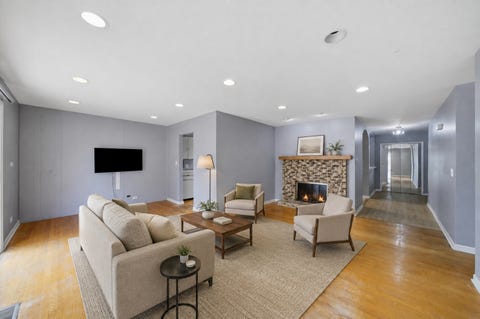 Tiny photo for 601 E Dogwood Lane, Mount Prospect, IL 60056 (MLS # 12733627)