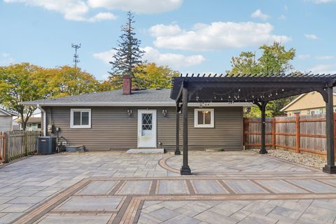 Tiny photo for 337 Hickory Drive, Crystal Lake, IL 60014 (MLS # 12505425)