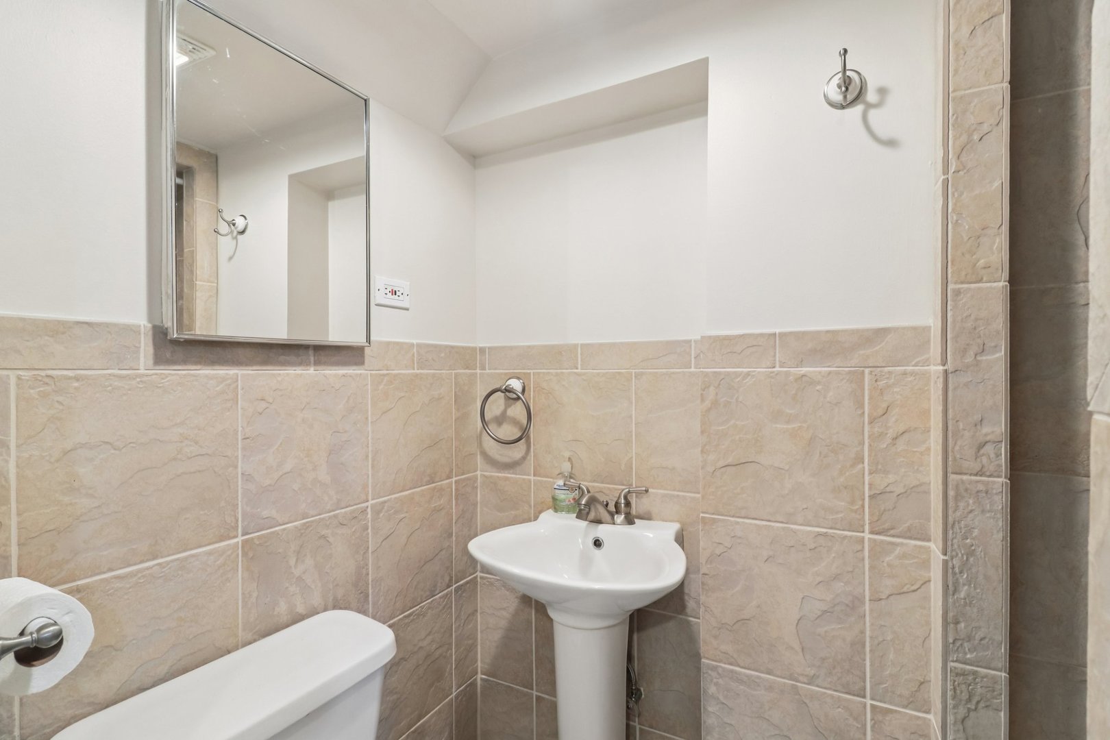 Crystal Lake, Illinois 60014, United States, 3 Bedrooms Bedrooms, ,2 BathroomsBathrooms,Residential,Active,235091