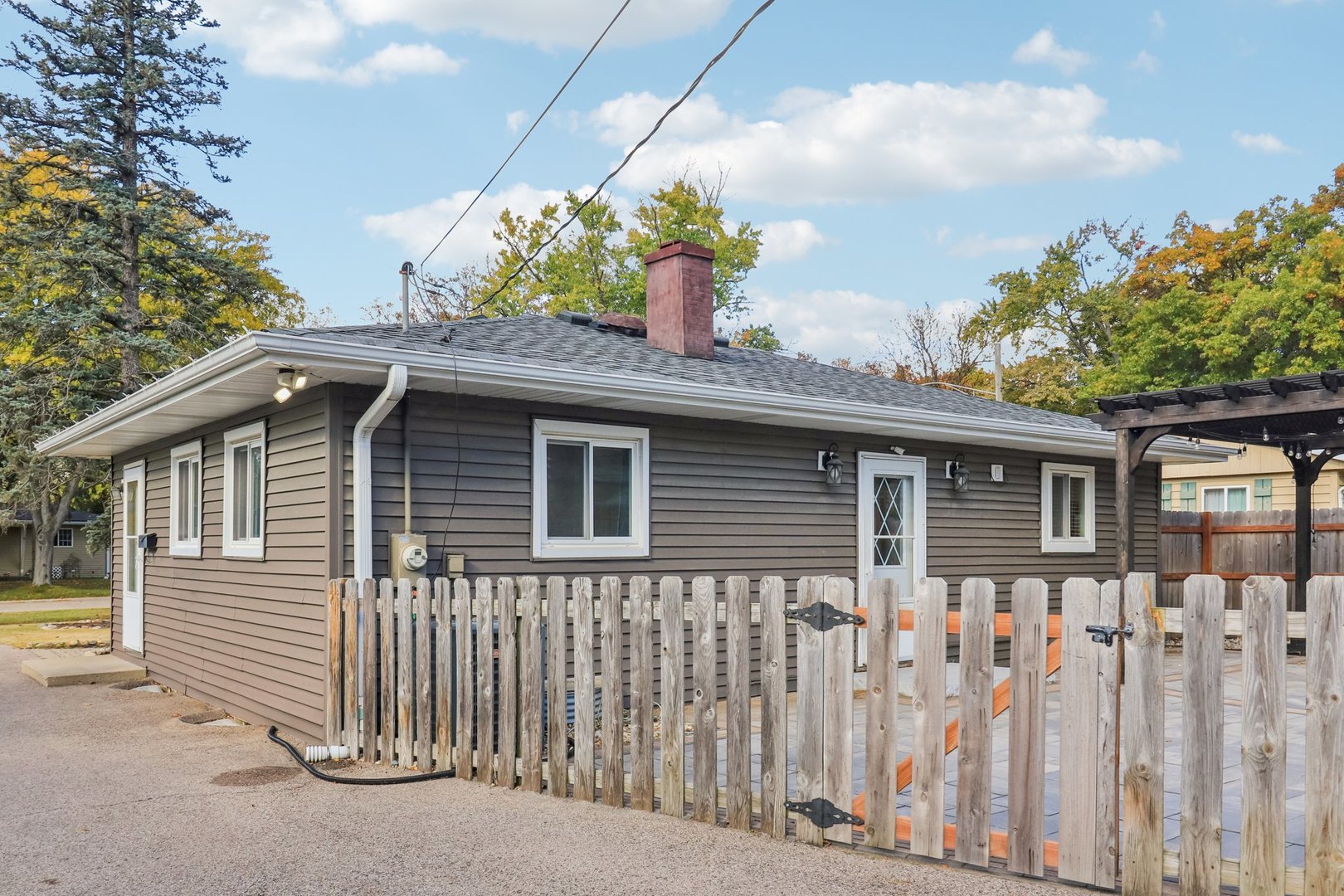 Crystal Lake, Illinois 60014, United States, 3 Bedrooms Bedrooms, ,2 BathroomsBathrooms,Residential,Active,235091