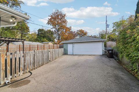 Tiny photo for 337 Hickory Drive, Crystal Lake, IL 60014 (MLS # 12505425)