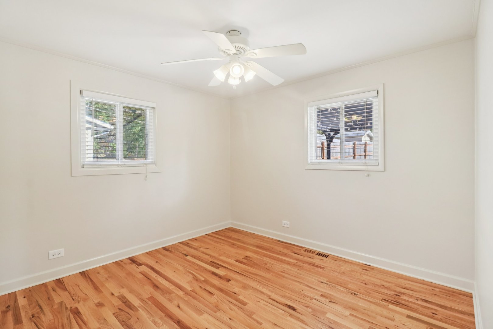 Crystal Lake, Illinois 60014, United States, 3 Bedrooms Bedrooms, ,2 BathroomsBathrooms,Residential,Active,235091