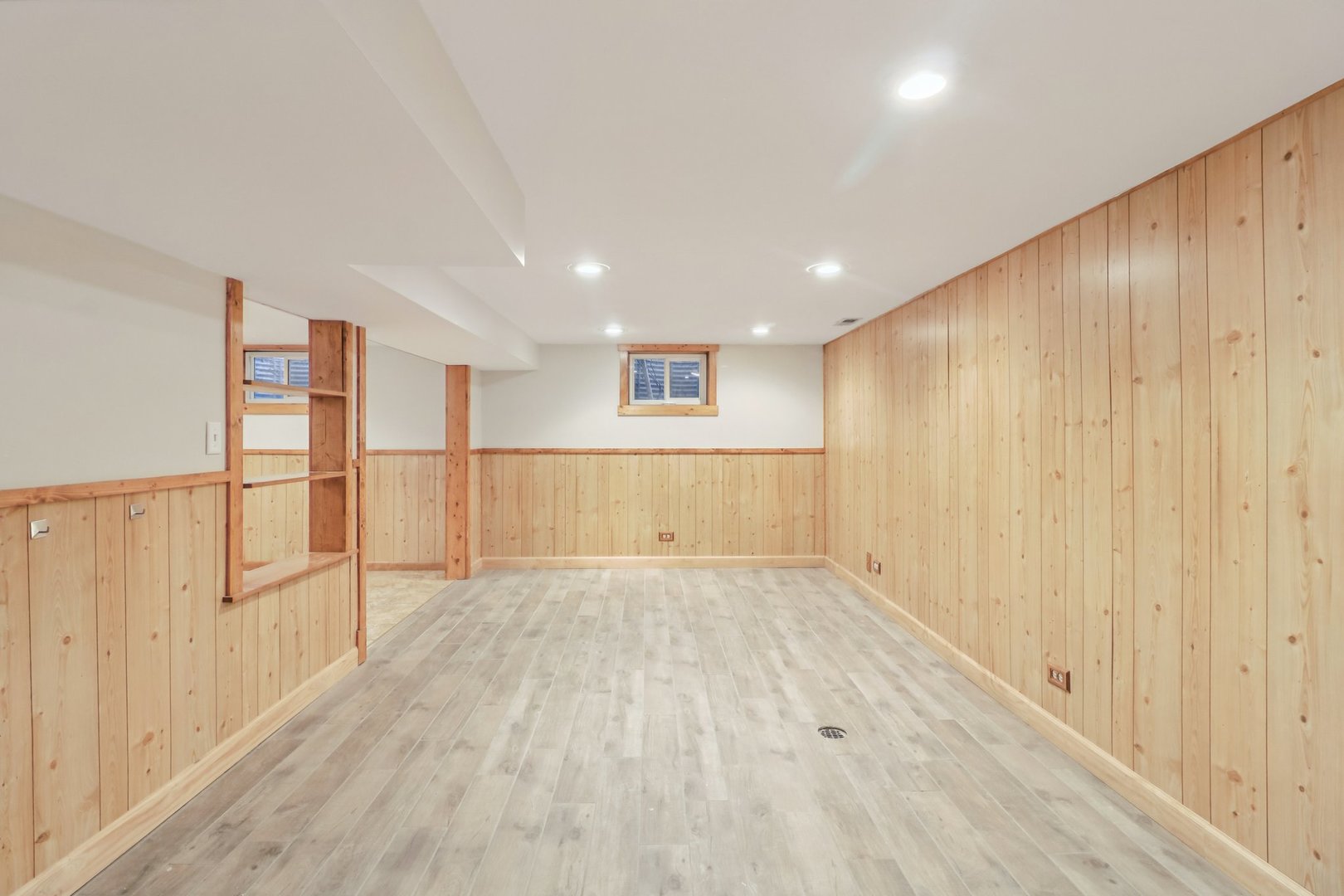 Crystal Lake, Illinois 60014, United States, 3 Bedrooms Bedrooms, ,2 BathroomsBathrooms,Residential,Active,235091