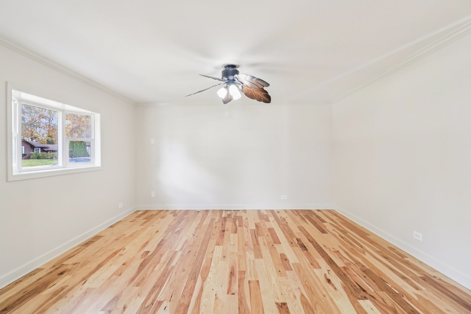 Crystal Lake, Illinois 60014, United States, 3 Bedrooms Bedrooms, ,2 BathroomsBathrooms,Residential,Active,235091