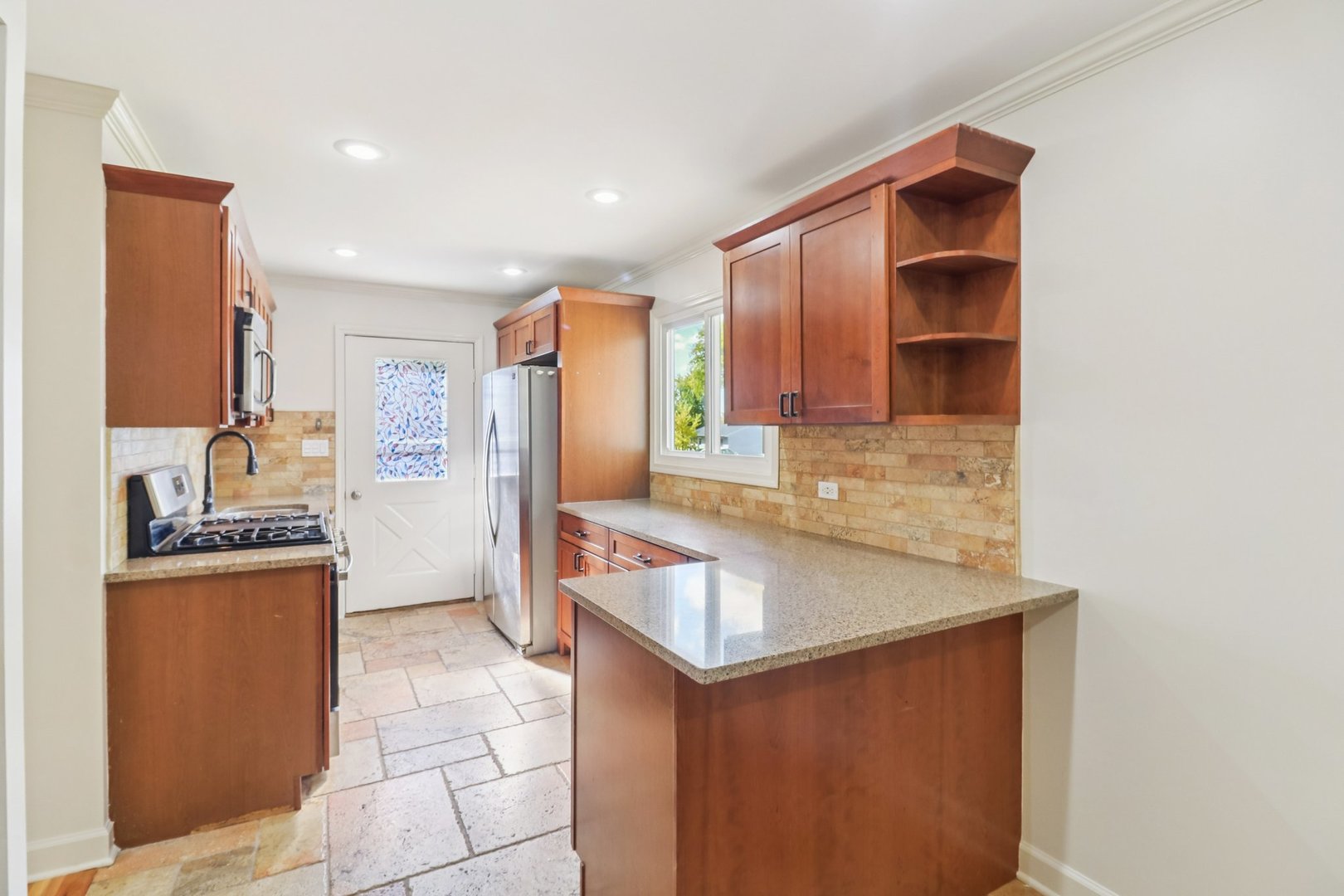 Crystal Lake, Illinois 60014, United States, 3 Bedrooms Bedrooms, ,2 BathroomsBathrooms,Residential,Active,235091