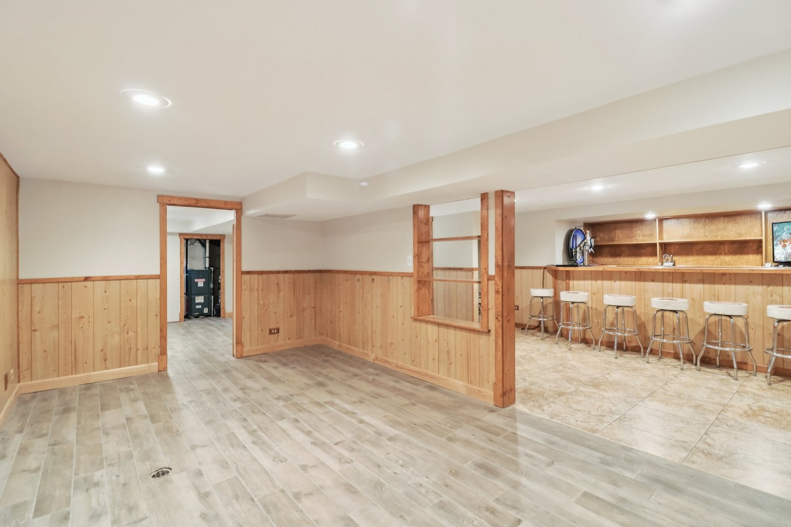 Crystal Lake, Illinois 60014, United States, 3 Bedrooms Bedrooms, ,2 BathroomsBathrooms,Residential,Active,235091