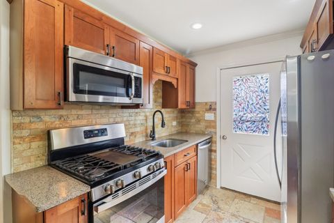 Tiny photo for 337 Hickory Drive, Crystal Lake, IL 60014 (MLS # 12505425)