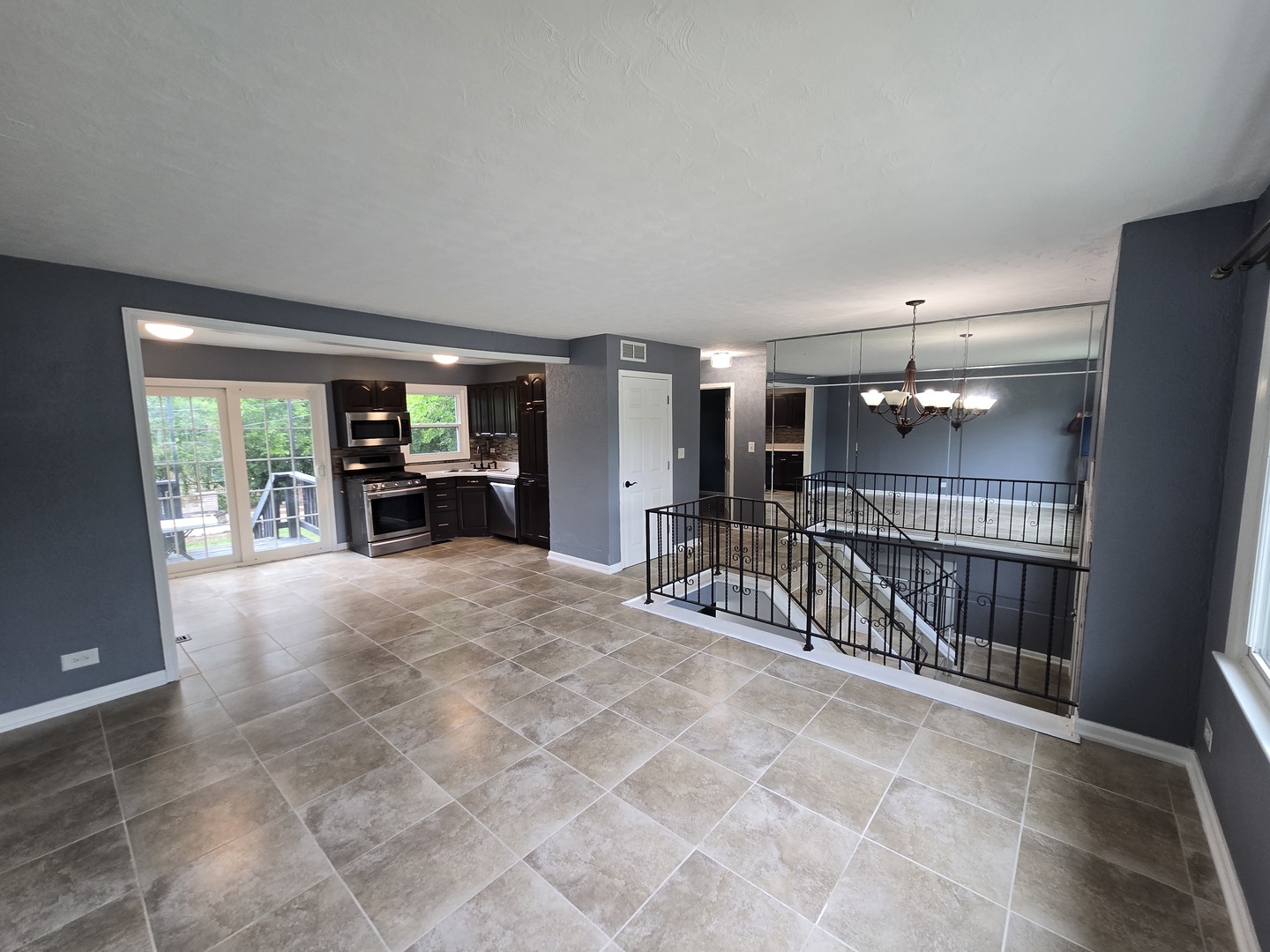 423 WALNUT Drive