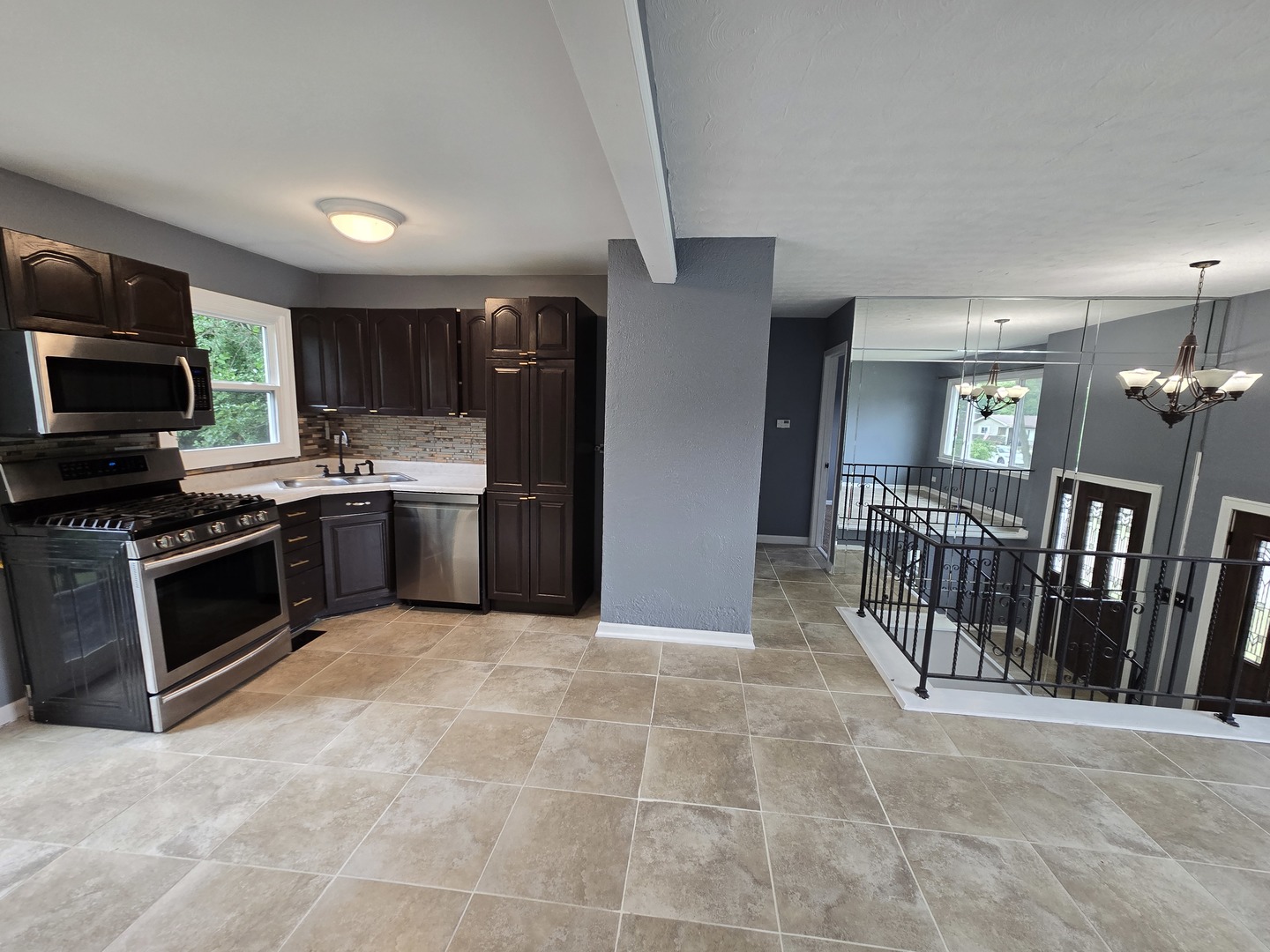 423 WALNUT Drive