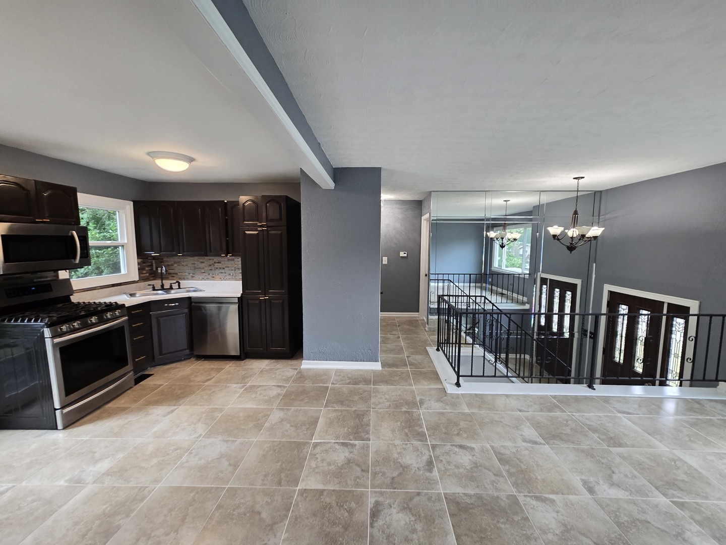 423 WALNUT Drive
