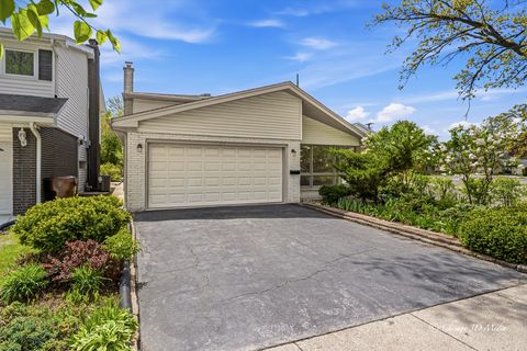 Photo of 4939 Farwell Avenue, Skokie, IL 60077 (MLS # 12640720)