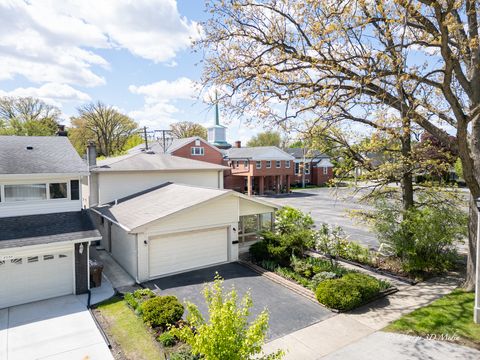 Tiny photo for 4939 Farwell Avenue, Skokie, IL 60077 (MLS # 12640720)