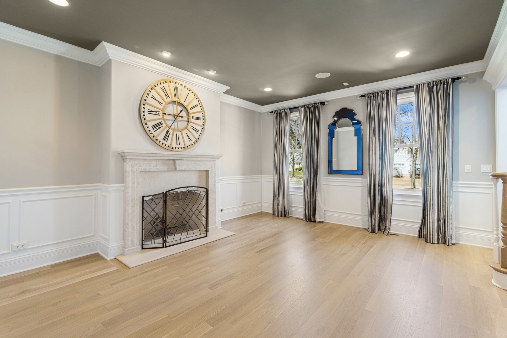 811 Larchmont Lane