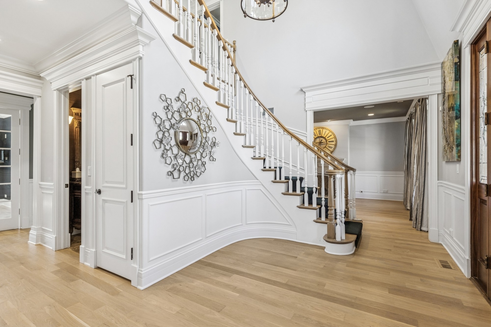 811 Larchmont Lane