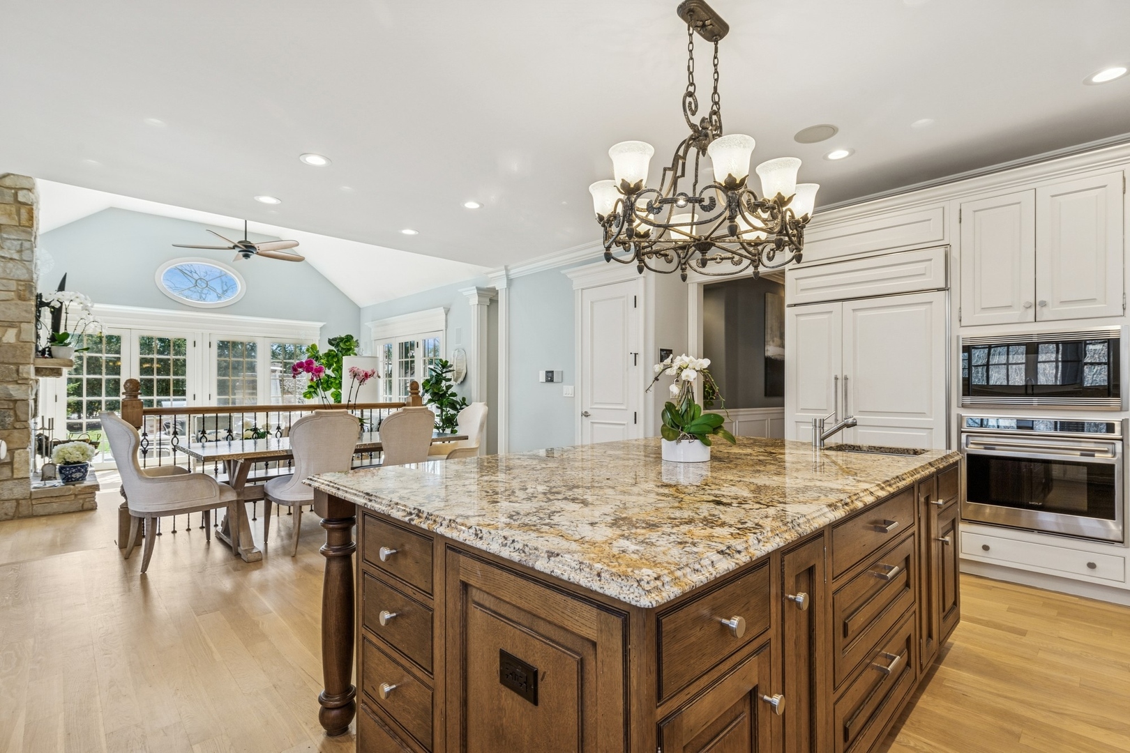 811 Larchmont Lane