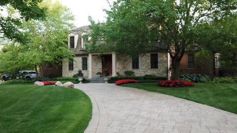811 Larchmont Lane Lake Forest IL 60045