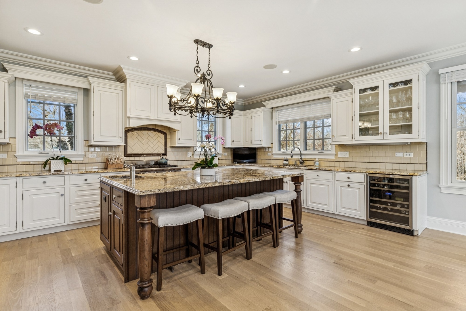 811 Larchmont Lane