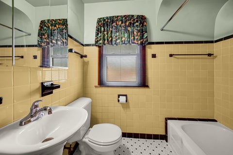 Tiny photo for 13044 S Muskegon Avenue, Chicago, IL 60633 (MLS # 12685384)