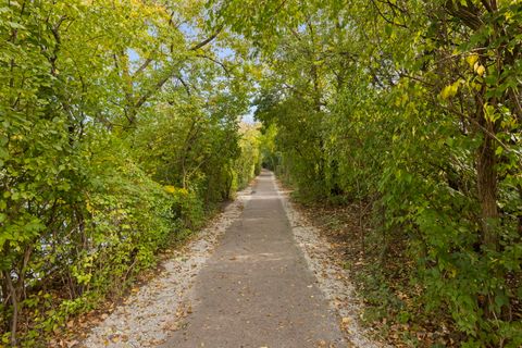 Tiny photo for 6008 LAKE Drive E #1A, Lisle, IL 60532 (MLS # 12507502)