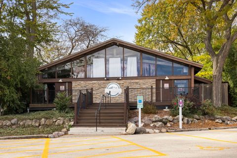 Tiny photo for 6008 LAKE Drive E #1A, Lisle, IL 60532 (MLS # 12507502)